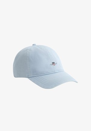 Hellblaues Baseball-Cap mit gebogenem Schirm und kleinem GANT-Logo mit Sternen und Streifen auf der Front.