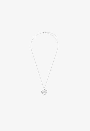 Collana con pendente in argento caratterizzata da un design dettagliato di un albero con rami e foglie, sospesa a una catena sottile con chiusura regolabile.