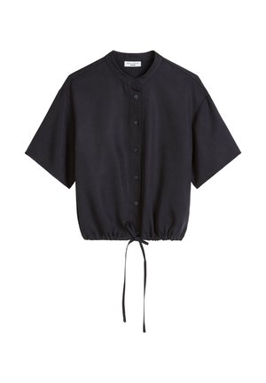 Czarna, krótka koszula na guziki z kołnierzykiem typu mandarynka i regulowanym sznurkiem u dołu.