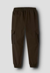 Brune cargo bukser med elastisk talje, opsmøg i bunden og to sidelommer. Lavet af glat stof med mat finish.