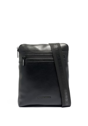 Borsa a tracolla in pelle nera con tasca frontale con zip, ampia tracolla regolabile e logo "Momodesign" in rilievo nella parte inferiore frontale.