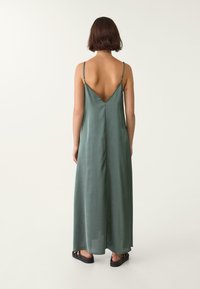 Stradivarius FLOWING - Maxi šaty - khaki