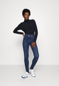 Tommy Hilfiger SLIM ROLL - Longsleeve - desert sky