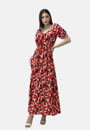Robe maxi à motif floral rouge et bleu, avec des manches courtes bouffantes, une taille ajustée et une jupe fluide. Le matériau semble léger.