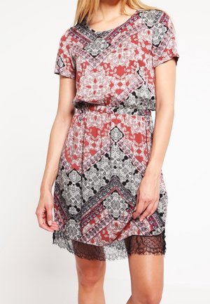Vero Moda Robe de jour - dark red