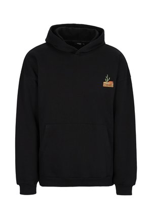 Schwarzer Hoodie mit Kängurutasche, ausgestattet mit einem kleinen gestickten Kaktusdesign in Grün, Gelb und Orange auf der linken Brust.