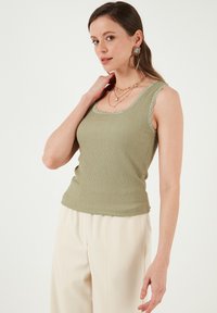 LELA Top - olive