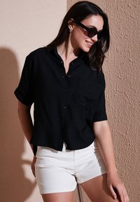 LELA Paitapusero - black