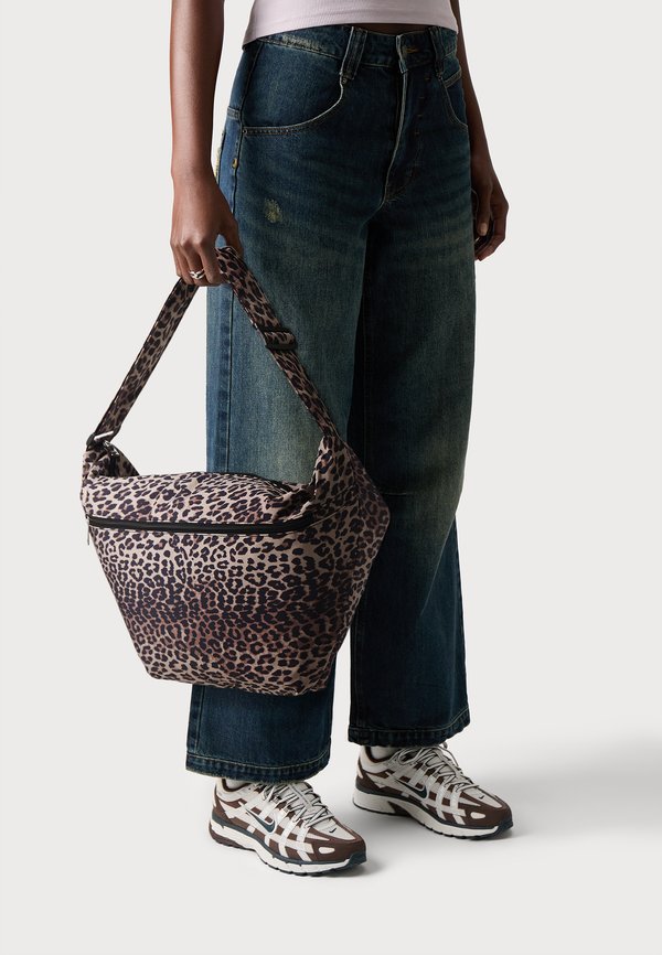 PCAMANDA POCKET BUMBAG - Tote bag