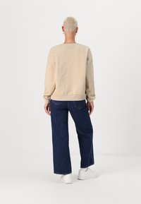 ONLY Petite ONLJOLANA O-NECK  - Sweatshirt - humus