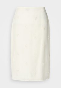 Saia branca até ao joelho, feita de um tecido leve, com delicadas bordaduras florais e subtis detalhes de contas por toda a parte.