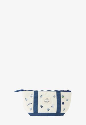 Pequeño neceser crema y azul marino con cremallera y bordado de temática náutica, incluyendo conchas, ancla, estrella de mar y texto "Cape Cod".