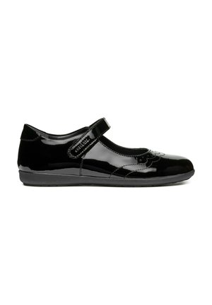Schwarze Lackleder-Mary-Jane-Schuhe mit runder Spitze, verstellbarem Riemen und strukturierten Details auf dem Obermaterial. Gummisohle und flaches Design.