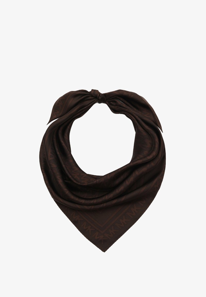 Brun tørklæde i trekantet form med en glat tekstur, der har et monogram-mønster over hele. Afsluttet med knyttede ender.