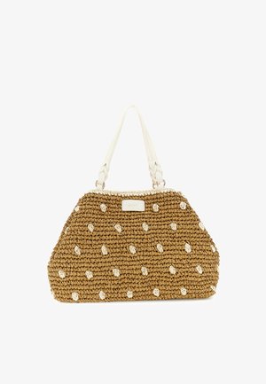 Hnědá tkaná kabelka s bílými puntíky, bílými pletenými uchy a malou obdélníkovou značkovou cedulkou na přední straně.