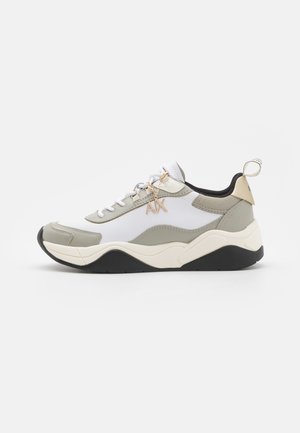 Armani Exchange LACE UP - Sneakers basse - dark grey/optical white/pale gold