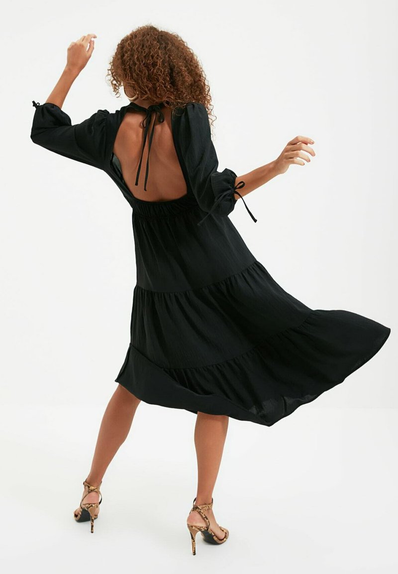 Damen Freizeitkleider | Trendyol Freizeitkleid black/schwarz - WC02121 Damen Freizeitkleider | Trendyol Freizeitkleid black/schwarz - WC02121
