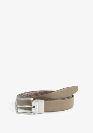 Beiger Ledergürtel mit einer silbernen rechteckigen Schnalle. Das Innere verfügt über ein gemustertes Futter. Glatte Textur und schmales Design.