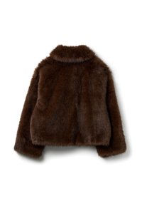 Chaqueta de piel sintética marrón con un cuello redondeado, manga larga y un acabado suave y texturizado. La vista trasera muestra una silueta suave y sin cierres visibles.