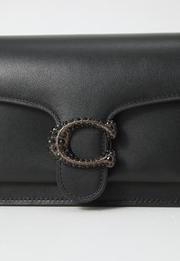 COACH TABBY CHAIN CLUTCH - Bandolera - black