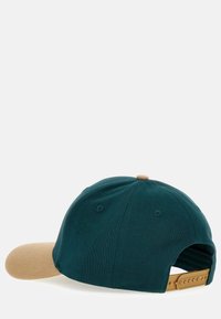 Cappello di cotone verde con visiera beige, caratterizzato da una chiusura snapback, tessuto testurizzato e dettagli di cucitura sul retro.