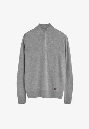 Grauer Pullover mit hohem Kragen, halbem Reißverschluss, gerippten Bündchen und Saum. Aus weichem Material, mit einer dezenten Textur und einem kleinen Logo-Detail.
