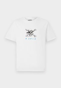 Hvid bomulds T-shirt med et sort kraniegrafik med en hat, korsede ben og blå japansk tekst under designet. Korte ærmer.