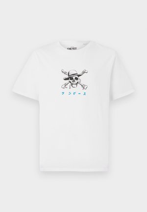 T-shirt en coton blanc avec un graphisme de crâne noir portant un chapeau, des os croisés et un texte japonais bleu sous le design. Manches courtes.