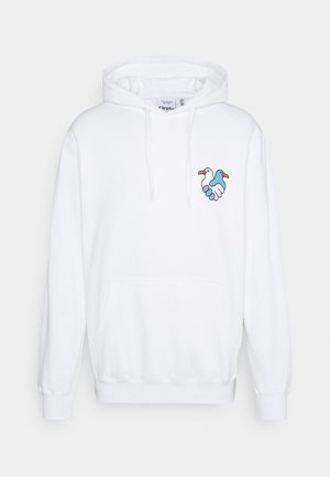 Vit hoodie i mjukt tyg med en framficka och en broderad grafik av tre stiliserade fåglar på bröstet.