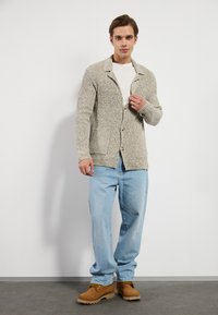 Thumbnail Image 3