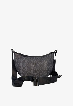 Borsa a tracolla nera a forma di mezzaluna con motivo testuale "GATTINONI ROMA" su tutta la superficie e tracolla regolabile con fibbia metallica.