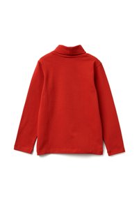 Czerwona bluzka z długim rękawem i golfem, wykonana z gładkiej bawełny, z wysokim kołnierzem i prostą linią dołu. Brak widocznych wzorów lub dodatków.