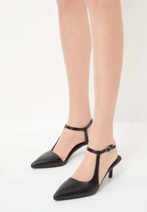 Cesare Gaspari Pumps - black