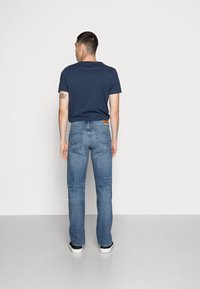 Jack & Jones JJICLARK JJORIGINAL - Calças de ganga de perna direita - blue denim
