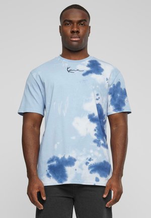 Karl Kani KM241-026-1  SMALL SIGNATURE TIE DYE DINER  - T-shirt med print - light blue navy