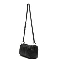 Borsa a spalla in pelle nera con forma cilindrica, caratterizzata da borchie argentate sul davanti, tracolla regolabile e dettagli in metallo.