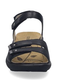 Schwarze Leder-Sandale mit zwei verstellbaren Riemen, einem gepolsterten Fußbett mit einem Blättermuster und einer langlebigen schwarzen Außensohle.