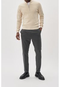 Matinique Stickad tröja - mottled light yellow