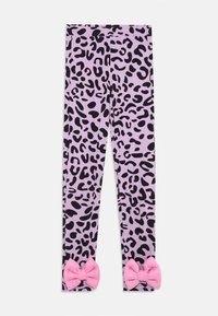 Lilla leggings med svart leopardmønster, med myke rosa tøystropper ved anklene. Elastisk, komfortabelt stoff.