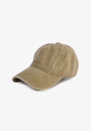 Lichtbruine katoenen baseballpet met gebogen klep en gestikte ventilatiegaatjes op witte achtergrond.