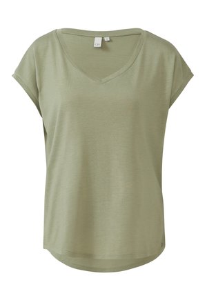 Oliwkowa koszulka z dekoltem w serek, wykonana z miękkiego materiału, z krótkimi, podwiniętymi rękawami oraz lekko zaokrąglonym dolnym brzegiem, zapewniająca luźny krój.