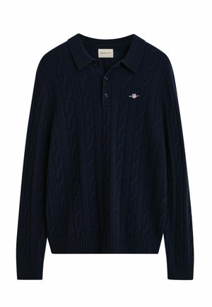 Donkerblauwe kabelgebreide polo trui met lange mouwen, kraag, drie-knoopsluiting, geribde manchetten en onderkant, en klein geborduurd logo op de borst.
