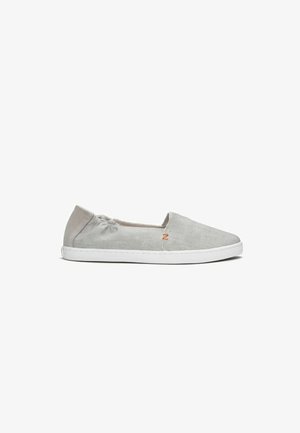Light grey slip-on sneaker with elastic heel and white rubber sole, featuring a small orange "Z" embroidered on the side.