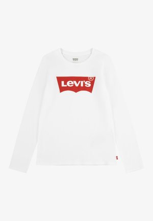 Wit shirt met lange mouwen en een rood Levi's-logo op de borst gedrukt, met een klein rood label aan de linkermouw.