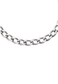 Collar de cadena de metal en tono plateado con eslabones ovalados de superficie texturizada, acabado pulido y un cierre seguro.