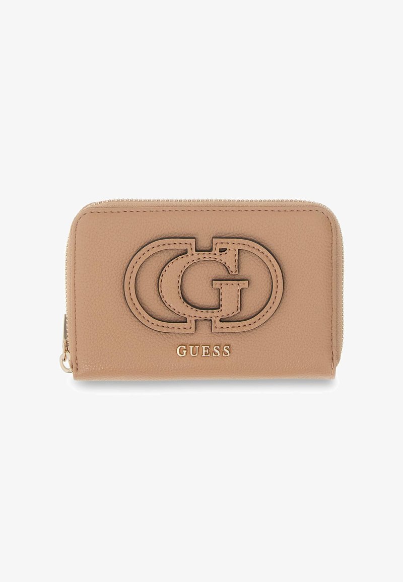 Portefeuille en cuir beige avec fermeture éclair, avec un logo "G" entrelacé cousu et le lettrage doré de la marque "GUESS" à l'avant.