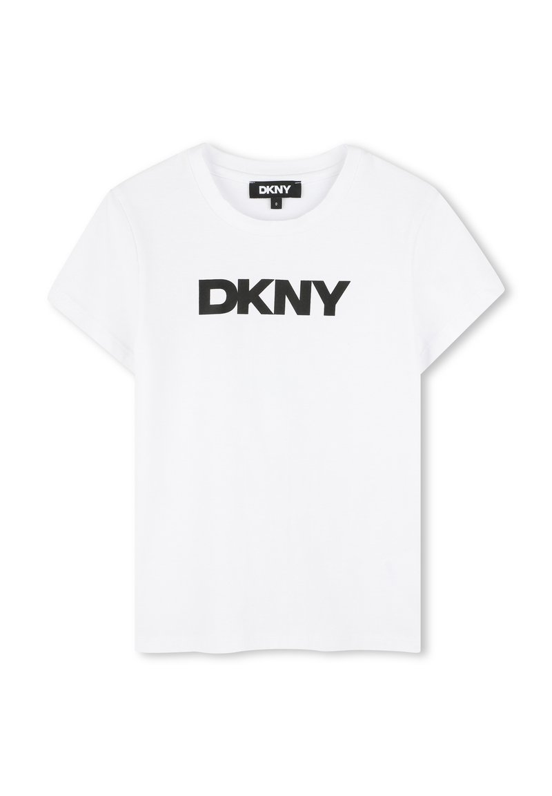 Witte katoenen t-shirt met korte mouwen en ronde halslijn. Heeft een gedurfde zwarte "DKNY"-logo over de borst. Klassieke rechte snit.