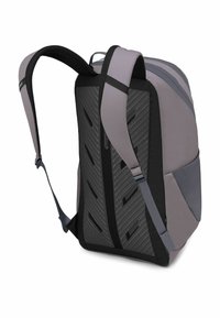 Grau und schwarzer Rucksack mit gepolsterten Trägern, Mesh-Rückenpanel, geometrischem Muster und Seitentasche. Entwickelt für Langlebigkeit und Komfort.