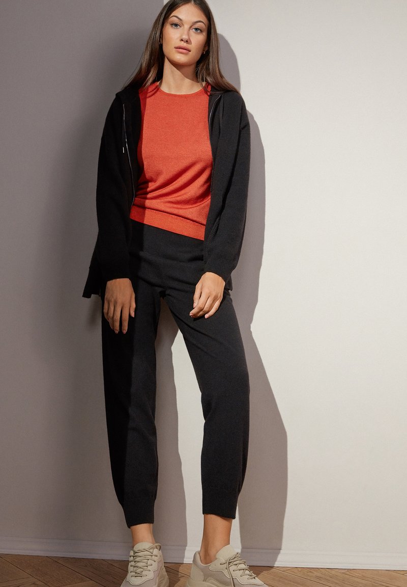 Falconeri ULTRASOFT - Jogginghose - black