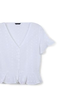 Blouse en coton blanc avec un décolleté en V, des manches courtes, un bouton à l'avant, un motif d'œillets brodé et un bas en peplum évasé.